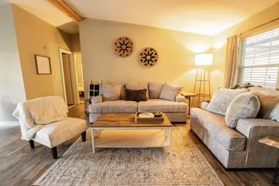 Image de Charming Country Retreat w/ hot tub-10 min from Downtown McKinney!