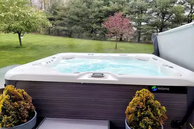 Image de Cheerful & Spacious 4-bedroom Family Friendly Home with Hot tub