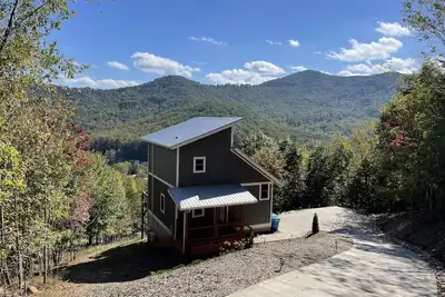 Image de Little Hickory Top - Mountain Side Modern Cabin