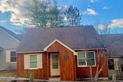 Image de Cozy Cabin In Berkshires Resort. Ski In And Out. Pet Friendly.