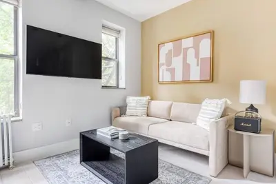 Image de Amazing Les 1br w/ Elevator, W/D & Roof Deck, near parks, by Blueground