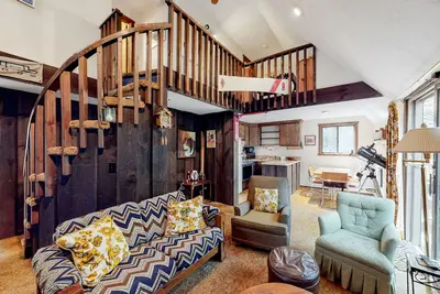 Image de Secluded cabin with 70s vibe, large deck, wood-burning stove, WiFi, & W\/D