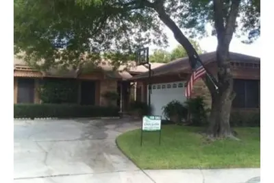 Image de . . . . . . . . . . . . . . . . . . . . House. . . . . . . . . . . . . . . . . . .