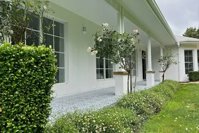 Image de Grounds of Robertson. Stylish and Exclusive.