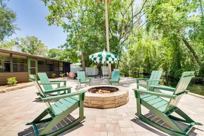 Image de 'Chateau Relaxo' Homosassa Riverfront Cottage!