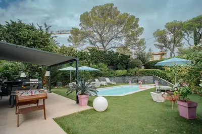 Image de Villa contemporaine proche plages avec piscine chauffée secteur résidentiel