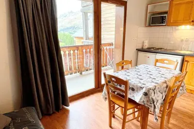 Image de Studio cabine 4 pers avec parking et vue montagne