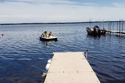 Image de 2bed 1bath Lake Mi Fishing Cabin WiFi Ac Deck Firepit Kayak Paddle Boat Dock #9