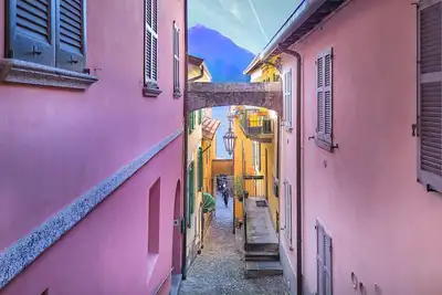 Image de Appartement de vacances \"Varenna Boulevard\" avec Wi-Fi et climatisation.