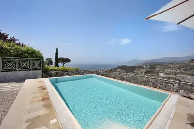 Image de Maison de vacances 'Villa Gaia' avec vue sur la mer, piscine partagée et Wi-Fi.