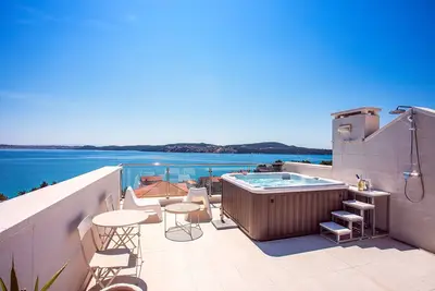 Luxury villa with heated pool & sea view hot tub