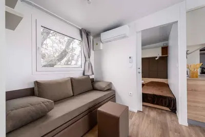 Image de maison de vacances avec terrasse et climatisation