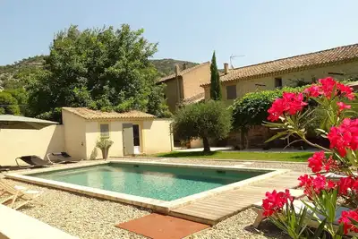 Image de Lubéron, beau mas avec piscine privée, climatisation, wifi, baby-foot, ping-pong