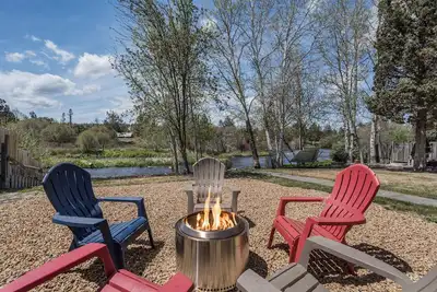 Image de Hot Tub ~ Riverfront ~ Dog Friendly ~ Solo Stove ~ Ev Charger ~ Sauna!
