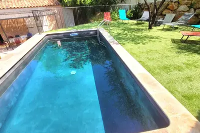 Image de villa de plain pied avec piscine privée plein sud