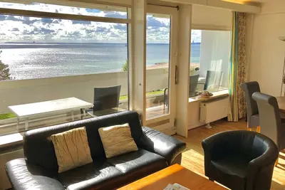 Image de 116 beyond the horizon