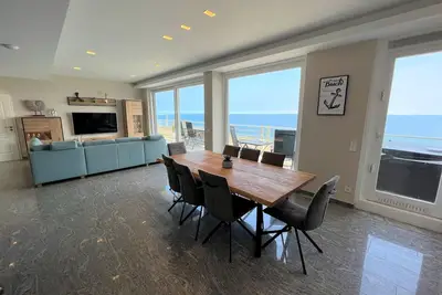 Image de 827 - Penthouse - 13th end floor