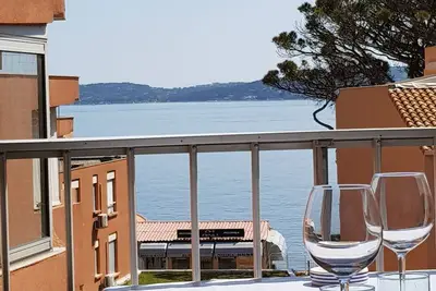 Image de Grand studio tout neuf vue mer Sainte-Maxime centre-Petite Plage  en dessous