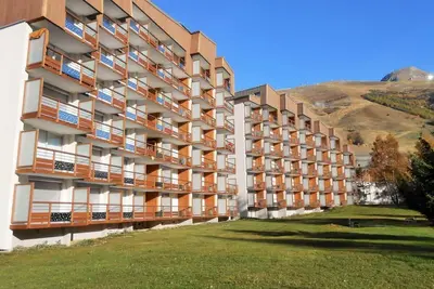 Image de À 50m des pistes de ski, 2ème étage, vue pistes de ski, balcon, parking, télévision, casier à ski