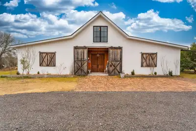 Image de Luxury Barnhouse with 🔥Heated🔥 Pool