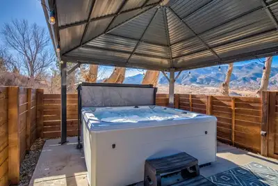 Image de Kings Hideaway! Apartment w Hot Tub & Scenic View