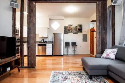 Cozy Otr Home with Private Roof Deck