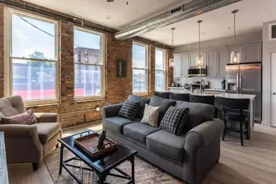 Image de Uncle · Uncle: Explore Otr from this beautiful restoration