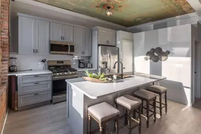 Image de Parlor: Explore Otr/Dt: Restored 1894 Italianate
