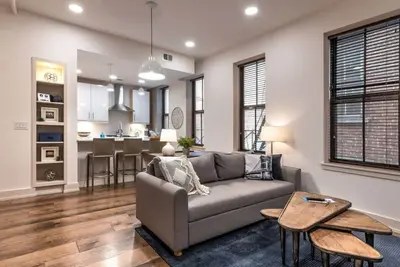 Image de Walk Everywhere From This Newly Renovated Condo
