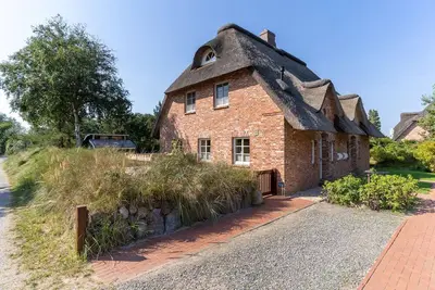 Image de Meerzeit - beautiful house under thatch within walking distance of the south beach
