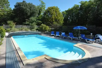 Image de Maison de caractère, classée 3*, Piscine chauffée 3000m² terrain clos au calme