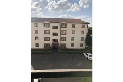 Image de An amazing three bedroom apartment with lots of room.