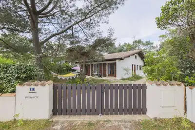 Image de New! Villa entourée d'un jardin à 5 mn des plages et du centre!