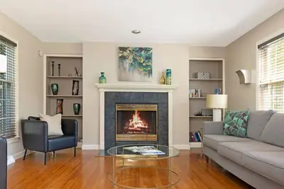 Image de Charming SouthPark home, fenced-in yard