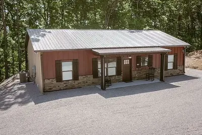 Image de The Little Red Barn near Dale Hollow Lake