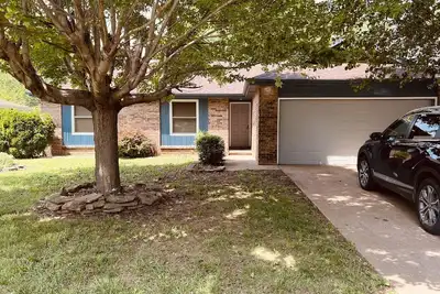 Image de Beautiful Home in Perfect Location! So Cozy! !
