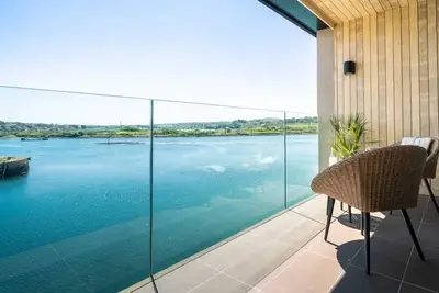 Image de 4 Cannery Row is a 3 bedroom house with views over the water