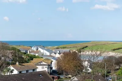 Image de 6 The Strand sleeps 8 guests, footsteps from Porth beach