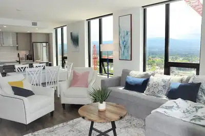 Image de Wow SubPenthouse 22nd Floor / Downtown LakeView / 2bd+Den 1020 sqft Indoor