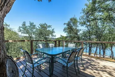 Image de 5. Tree House with Game Room (on private peninsula with dock)