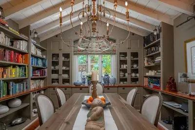 Image de Cloudy Bay Cottage - Carmel House - Luxury, Elegance, Secret Garden