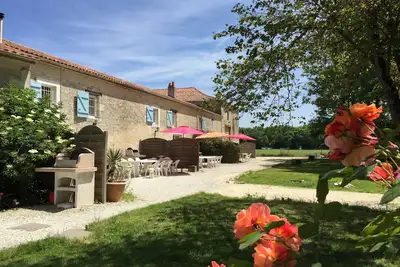 Image de Fully equipped gite in a calm domaine 30 minutes from La Rochelle
