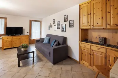 Image de Appartement \"Baita Bruno 2\" avec vue sur les montagnes, terrasse et Wi-Fi.