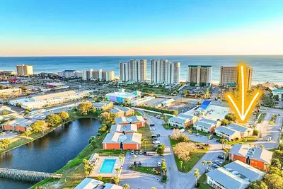 Image de Beach Vibes - 3 pools, fast wifi, smart Tv, self check-in, gated community