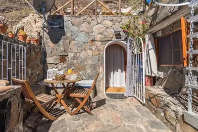 Image de Maison de vacances \"Silence Cave Rural House\" avec vue sur la montagne, terrasse et Wi-Fi