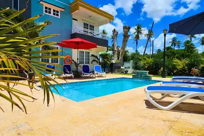 Image de Sleeps 7 | Pool | 3 bedroom | Queen beds | Parking