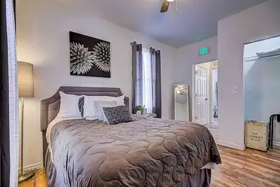 Image de Comfy Cozy 2 bedroom near downtown