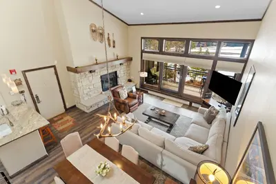 Image de Mountain & Golf Course Views, & Minutes to Ski Lifts! Pet Friendly!