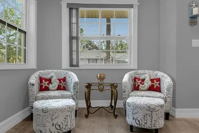 Image de Private home with heated pool & hot tub close to beaches, parks, and shopping