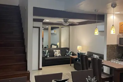 Image de Best location! Beautiful 3 story Townhouse